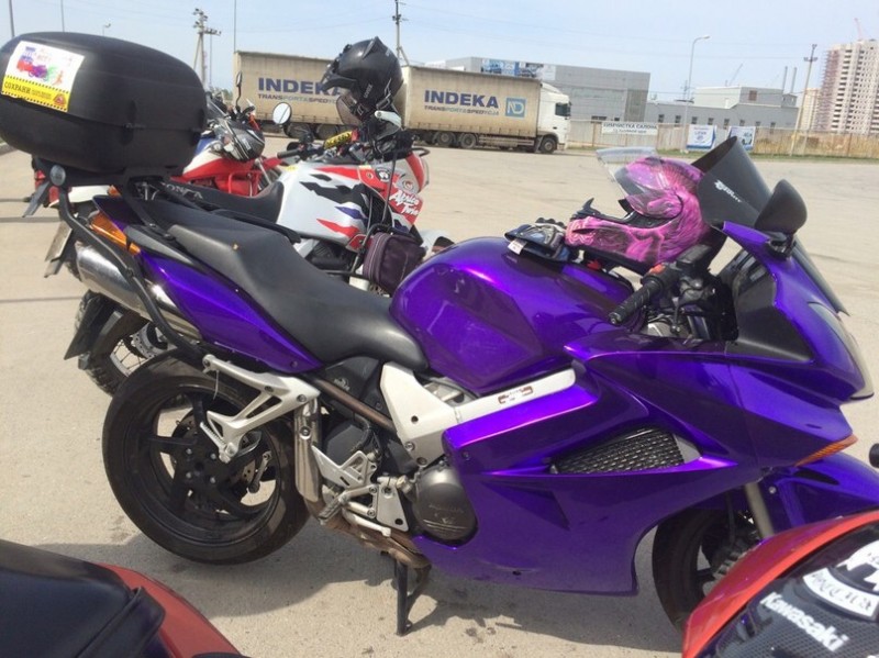 Honda VFR 800 бело синий