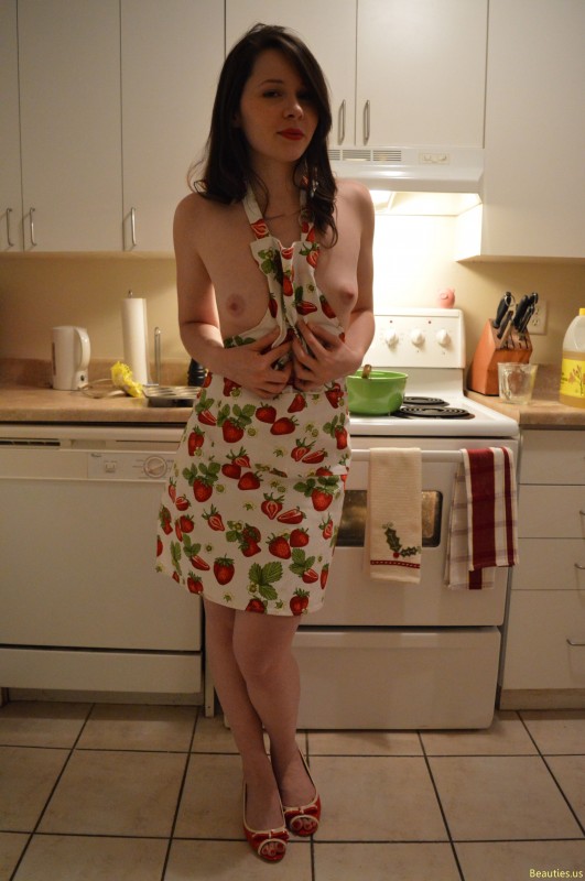 Sweet young posing selfshot toys in her Ass