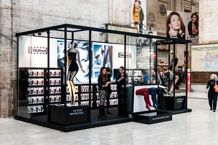 Ap shop. Оборудование для колготок в магазин. К поп магазин. Pop up магазин. Pop up store магазин.